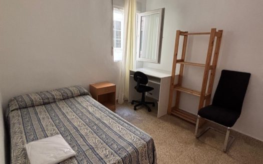 Piso de 3 dormitorios junto Plaza Trinidad en granada.