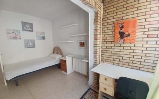 Piso de 5 dormitorios y 2 baños en Emperatriz Eugenia