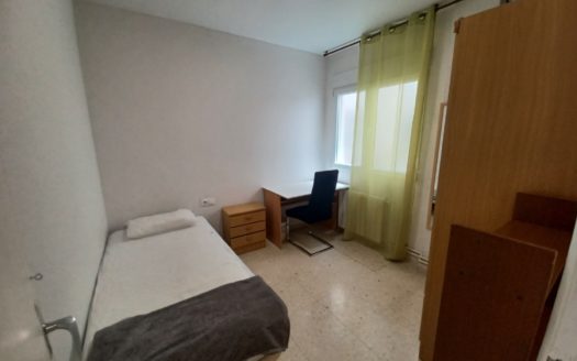 Piso de 5 dormitorios y 2 baños en Emperatriz Eugenia