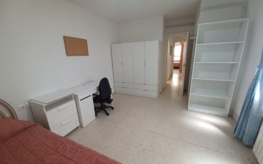 Piso de 5 dormitorios y 2 baños en Emperatriz Eugenia