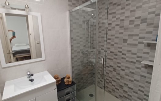 Piso de 5 dormitorios y 2 baños en Emperatriz Eugenia