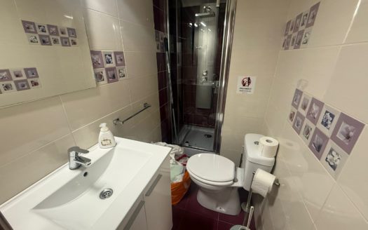 Casa con LICENCIA TURÍSTICA en Granada – 4 dormitorios | Zona Traumatología | Inversión TOP