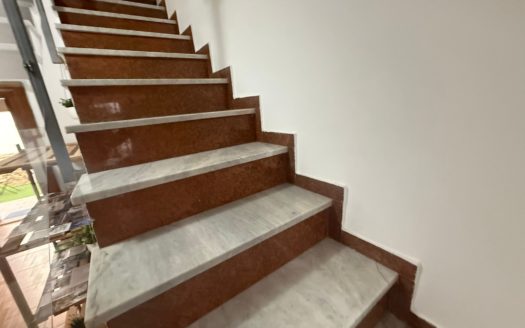 Casa con LICENCIA TURÍSTICA en Granada – 4 dormitorios | Zona Traumatología | Inversión TOP