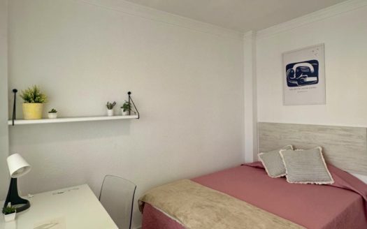 Casa de 8 dormitorios, 4 baños, terraza y patio con wifi incluido cerca del PTS