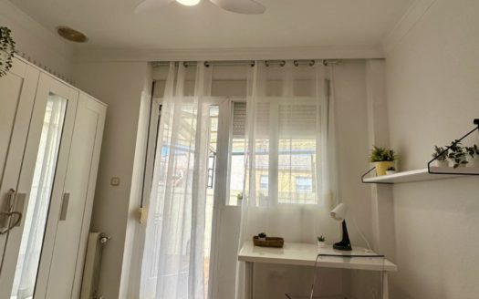 Casa de 8 dormitorios, 4 baños, terraza y patio con wifi incluido cerca del PTS