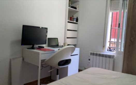 Piso de 5 dormitorios y 2 baños junto Tráfico