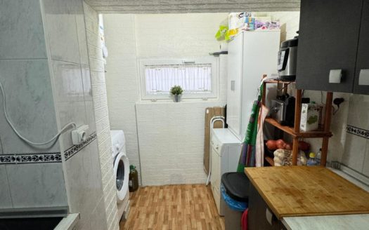 Piso de 5 dormitorios y 2 baños junto Tráfico