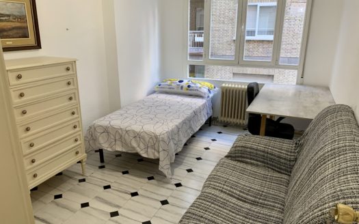 Excelente piso de 7 dormitorios, 4 baños y terraza para INVERSORES en Emperatriz Eugenia