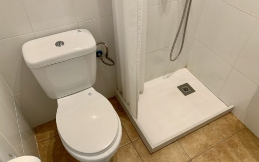 Excelente piso de 7 dormitorios, 4 baños y terraza para INVERSORES en Emperatriz Eugenia