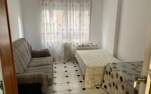 Excelente piso de 7 dormitorios, 4 baños y terraza para INVERSORES en Emperatriz Eugenia