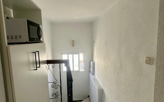 Habitaciones en casa de 8 dormitorios, 4 baños, terraza y patio con wifi incluido cerca del PTS