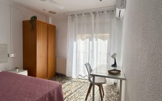 Casa de 8 dormitorios, 4 baños, terraza y patio con wifi incluido cerca del PTS