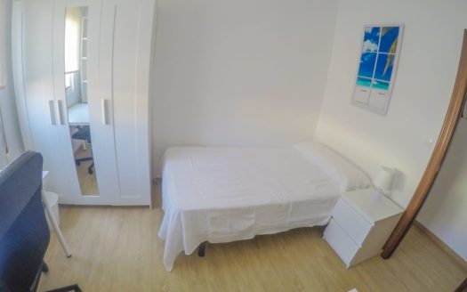 3 Habitaciones para chicas en Realejo