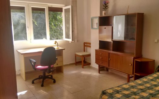 Piso de 4 dormitorios junto a Camino de Ronda Yo10