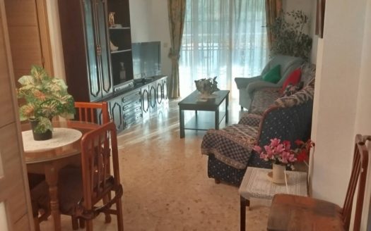 Piso de 4 dormitorios y 2 baños con calefacción central frente C.C. Alcampo