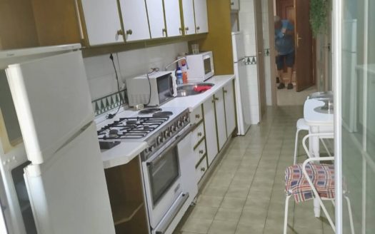 Piso de 4 dormitorios y 2 baños con calefacción central frente C.C. Alcampo