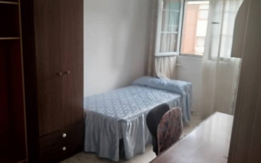 Piso de 4 dormitorios y 2 baños con calefacción central frente C.C. Alcampo