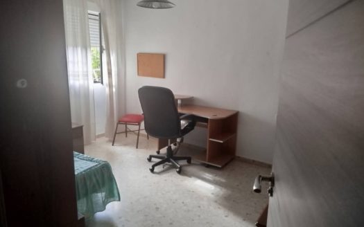 Piso de 4 dormitorios y 2 baños con calefacción central frente C.C. Alcampo