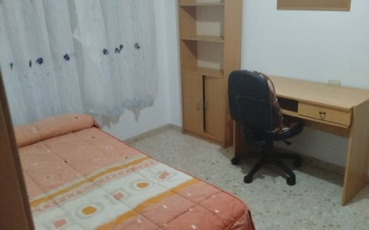 Piso de 4 dormitorios y 2 baños con calefacción central frente C.C. Alcampo