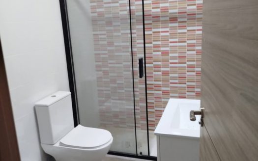 Piso de 4 dormitorios y 2 baños con calefacción central frente C.C. Alcampo