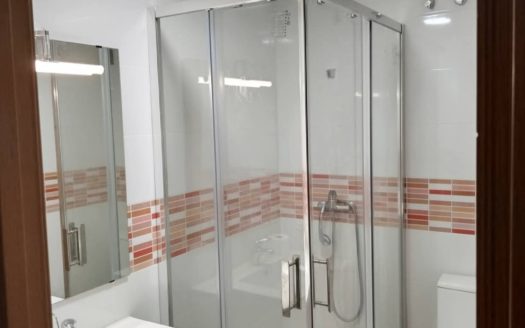 Piso de 4 dormitorios y 2 baños con calefacción central frente C.C. Alcampo