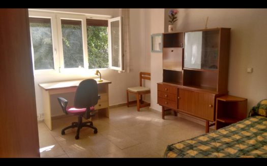 Piso de 4 dormitorios junto a Camino de Ronda Yo10
