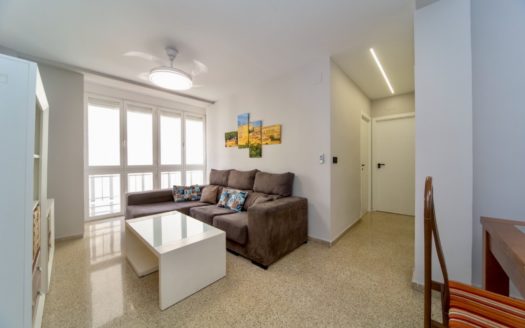 Habitaciones en piso de 4 dormitorios y 2 baños en Camino de Ronda