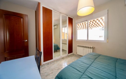 Habitaciones en piso de 3 dormitorios con terraza junto a Camino de Ronda