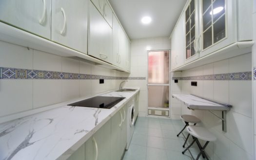 Habitaciones en piso de 4 dormitorios y 2 baños en Camino de Ronda