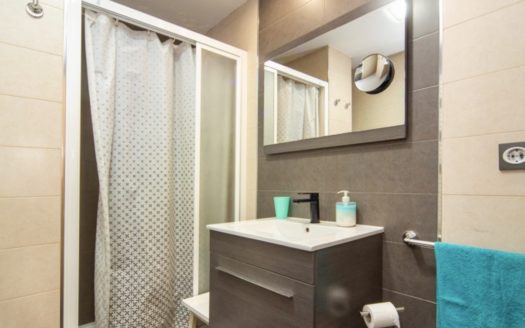 Habitaciones en piso de 2 dormitorios en Polígono de Cartuja