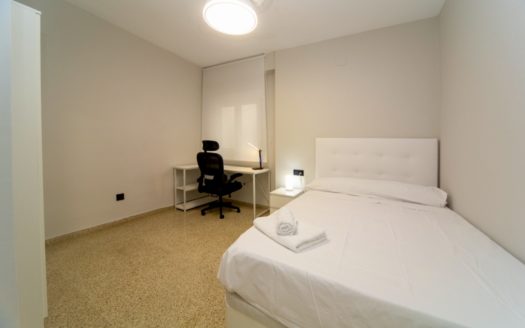 Excelente piso de 4 dormitorios y 2 baños en Camino de Ronda