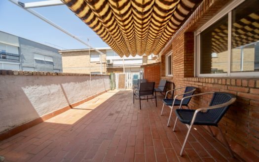 Habitaciones en piso de 3 dormitorios con terraza junto a Camino de Ronda