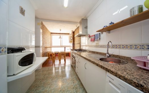 Habitaciones en piso de 3 dormitorios con terraza junto a Camino de Ronda