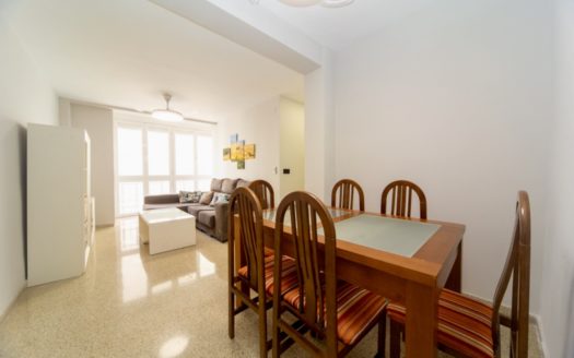 Excelente piso de 4 dormitorios y 2 baños en Camino de Ronda