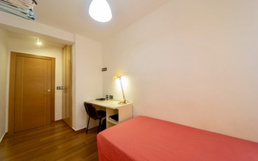 Habitaciones en piso de 2 dormitorios en Polígono de Cartuja