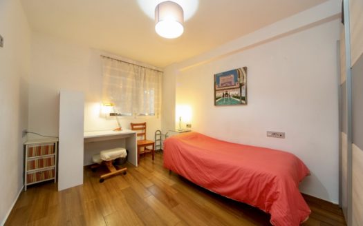 Habitaciones en piso de 2 dormitorios en Polígono de Cartuja