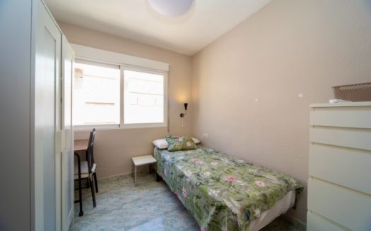 Magnífico piso de 3 dormitorios con terraza junto a Camino de Ronda