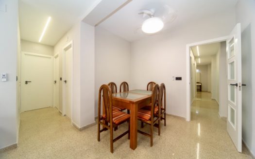 Excelente piso de 4 dormitorios y 2 baños en Camino de Ronda