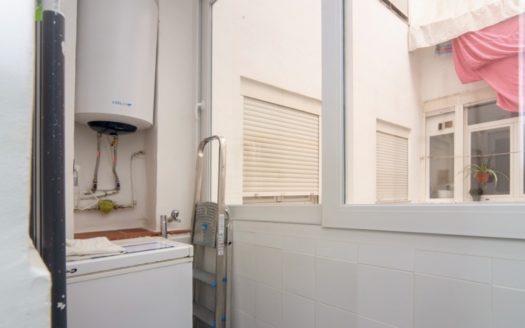 Habitaciones en piso de 4 dormitorios y 2 baños en Camino de Ronda