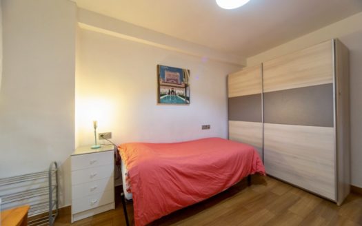 Habitaciones en piso de 2 dormitorios en Polígono de Cartuja
