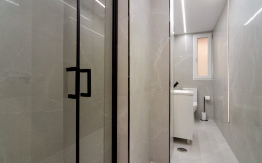 Excelente piso de 4 dormitorios y 2 baños en Camino de Ronda