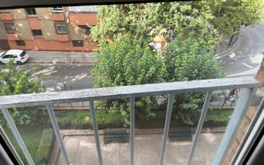 Piso de 3 dormitorios con wifi y calefacción central junto Plaza de Toros. SOLO ERASMUS.