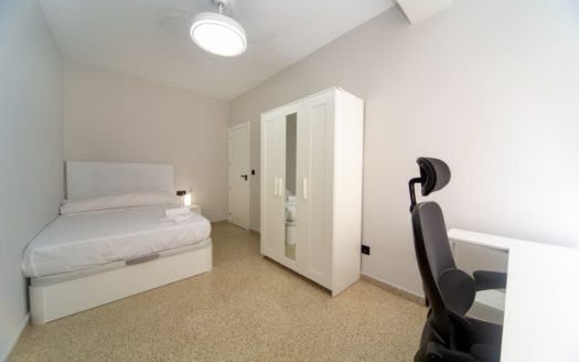 Excelente piso de 4 dormitorios y 2 baños en Camino de Ronda