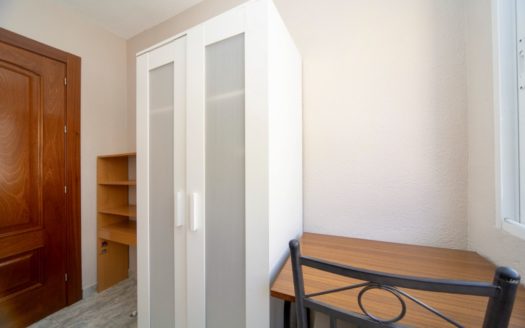 Magnífico piso de 3 dormitorios con terraza junto a Camino de Ronda