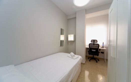 Excelente piso de 4 dormitorios y 2 baños en Camino de Ronda