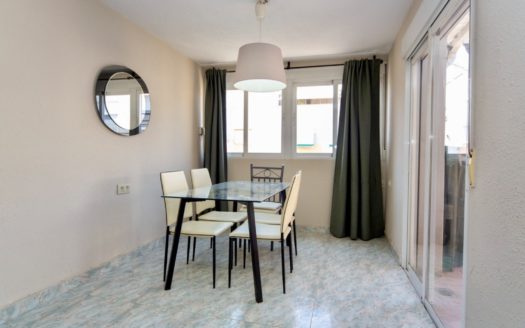 Habitaciones en piso de 3 dormitorios con terraza junto a Camino de Ronda