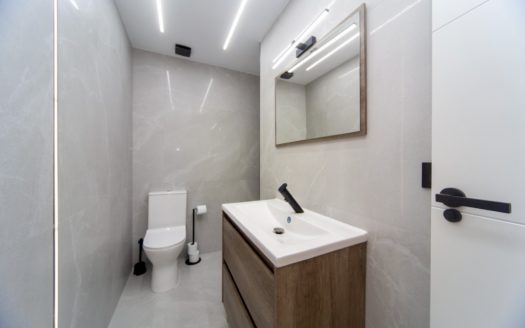 Excelente piso de 4 dormitorios y 2 baños en Camino de Ronda