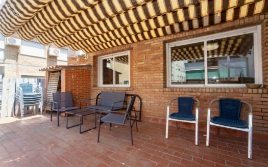 Habitaciones en piso de 3 dormitorios con terraza junto a Camino de Ronda