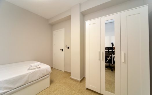 Excelente piso de 4 dormitorios y 2 baños en Camino de Ronda