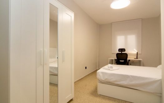Excelente piso de 4 dormitorios y 2 baños en Camino de Ronda